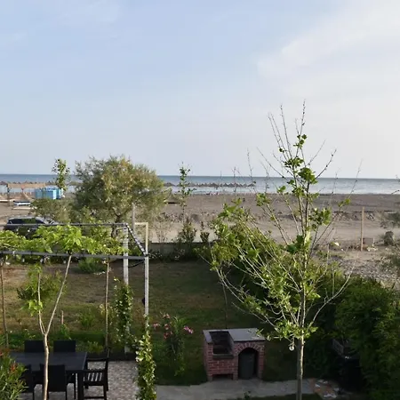 Beachfront, Tirana Guest House Velipoje Exterior photo