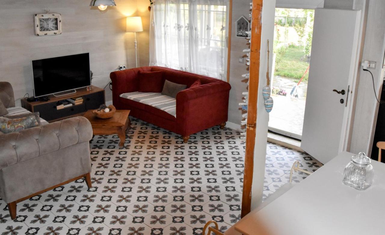 Villa Beachfront, Tirana
